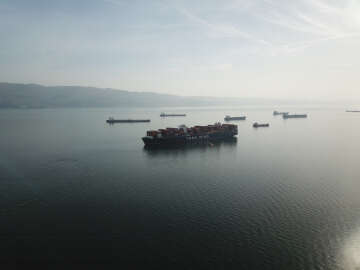 KOCAELİ Limandaki 3 vinci yıkan konteyner yüklü gemi 16 gün sonra limandan ayrıldı (VİDEO EKLENDİ)