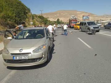 Malatya'da otomobilin çarptığı motosikletin sürücüsü yaralandı