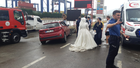 Gelin ve damat, düğün öncesi fotoğraf çekimine giderken kaza geçirdi