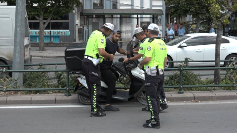 Ehliyetsiz motosiklet kullanırken yakalandı; 'Ceza yazılmasın diye kaçmaya çalıştım, olmadı' dedi