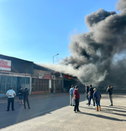 KAYSERİ'de, çelik çaydanlık seti üreten iş yerinde yangın (VİDEO EKLENDİ)