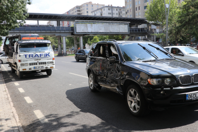 2 cip ile hafif ticari araç çarpıştı: 2 yaralı