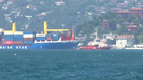 İstanbul- İstanbul Boğazı'nda gemi trafiği çift yönlü askıya alındı-1 (ek görüntü)