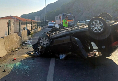 Otomobil takla attı: 1’i çocuk, 4 yaralı