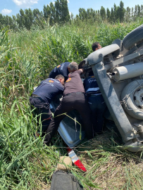 Van'da takla atan otomobilin sürücüsü ile eşi yaralandı