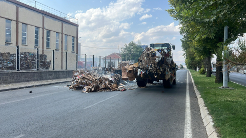 Ot yangını, kağıt fabrikasına sıçradı