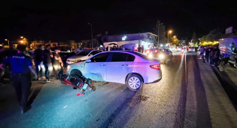 Gaziantep'te otomobile çarpan motosikletteki 2 kişi yaralandı