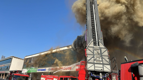 Diyarbakır'da otomobil yedek parça dükkanında yangın