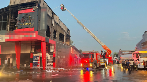 Diyarbakır'da otomobil yedek parça dükkanında yangın (3)