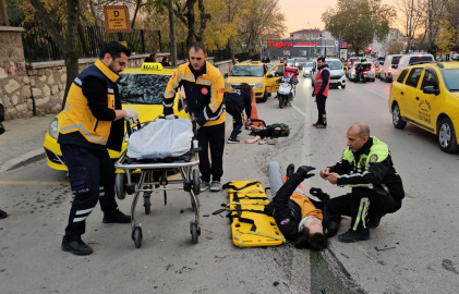 Edirne'de motosikletle otomobil çarpıştı; 2 yaralı